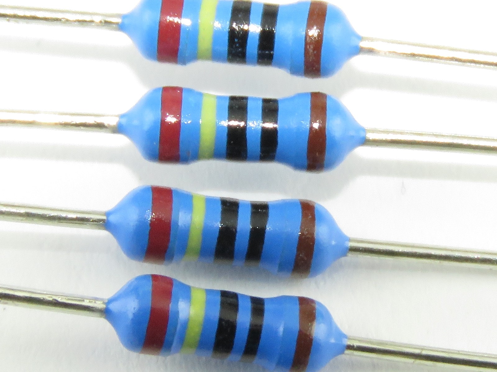 Résistance 240 Ohms 0.6W MF0207-240R