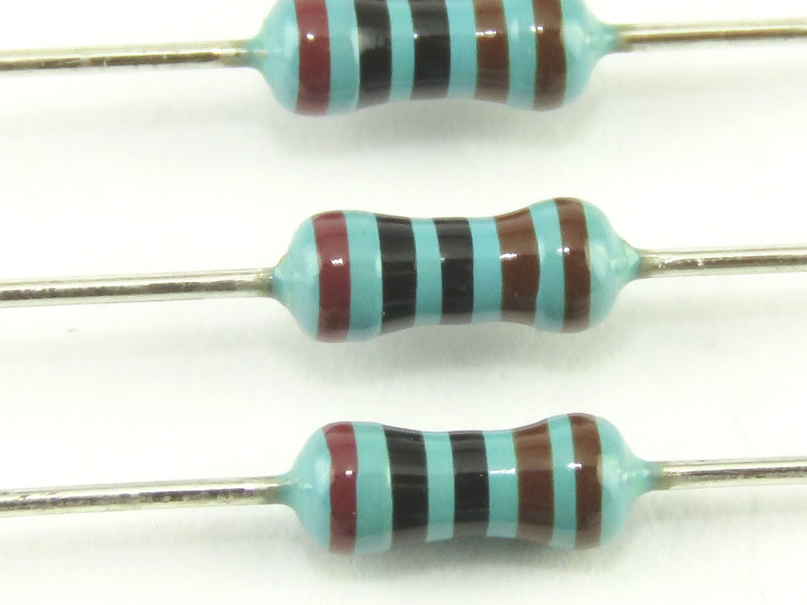 Résistance 2k Ohms 0.6W MF0207-2K00