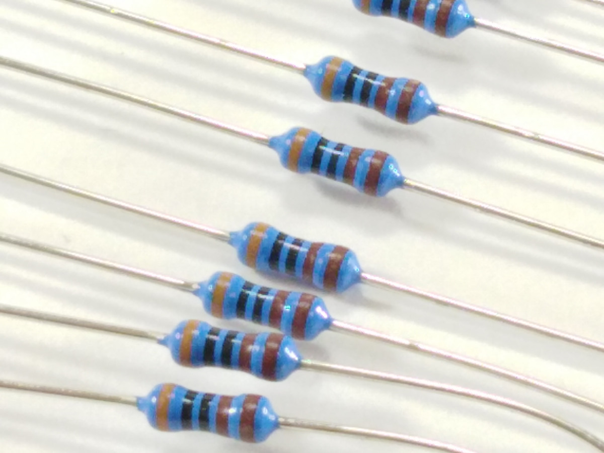 Résistance 3k Ohms 0.6W MF0207-3K00