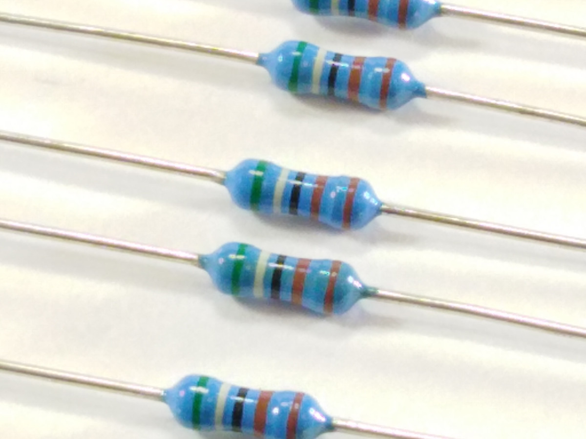 Résistance 5.9k Ohms 0.6W MF0207-5K90