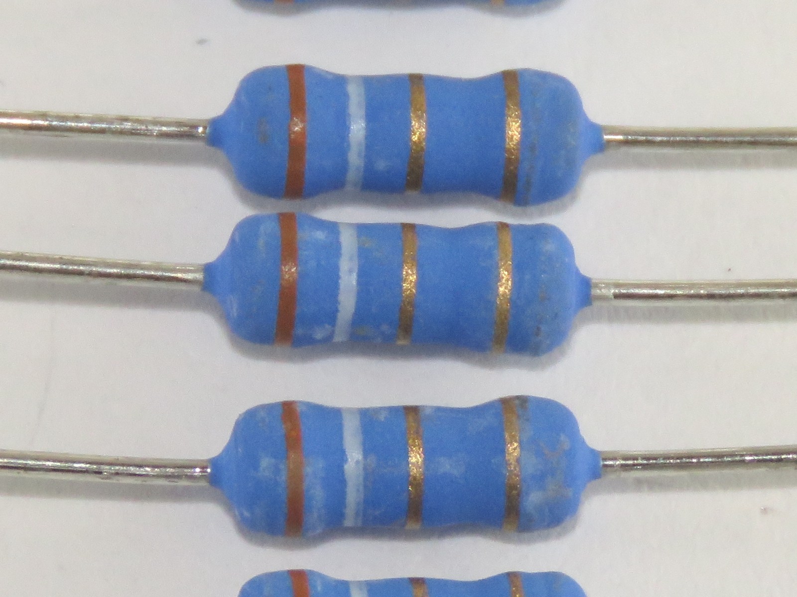 Résistance 3.9 Ohms 1W MOR1WS-3R9