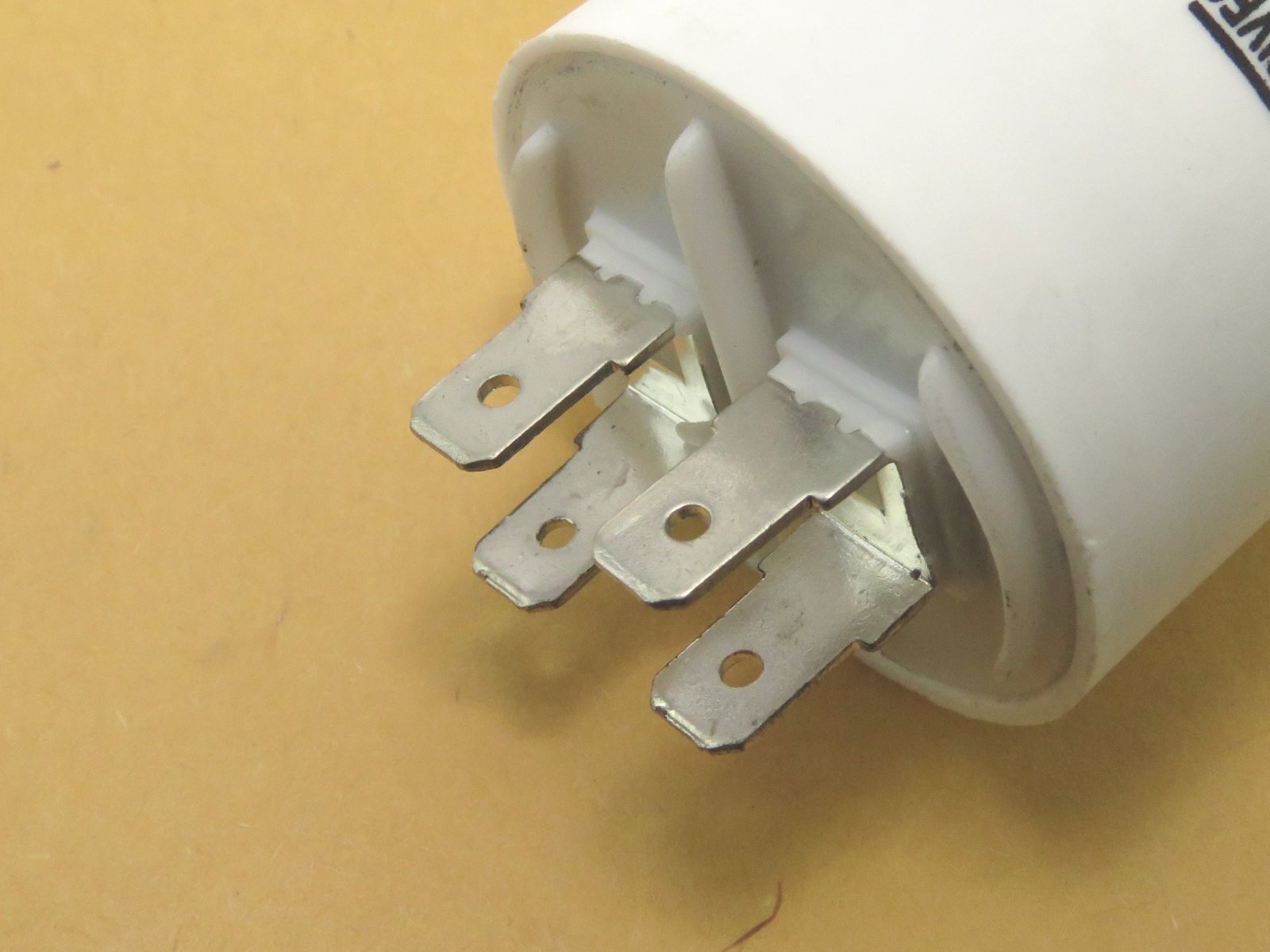 Condensateur démarrage moteur 20uF 450v MOTCAP20UF450V-B (image 2/3)