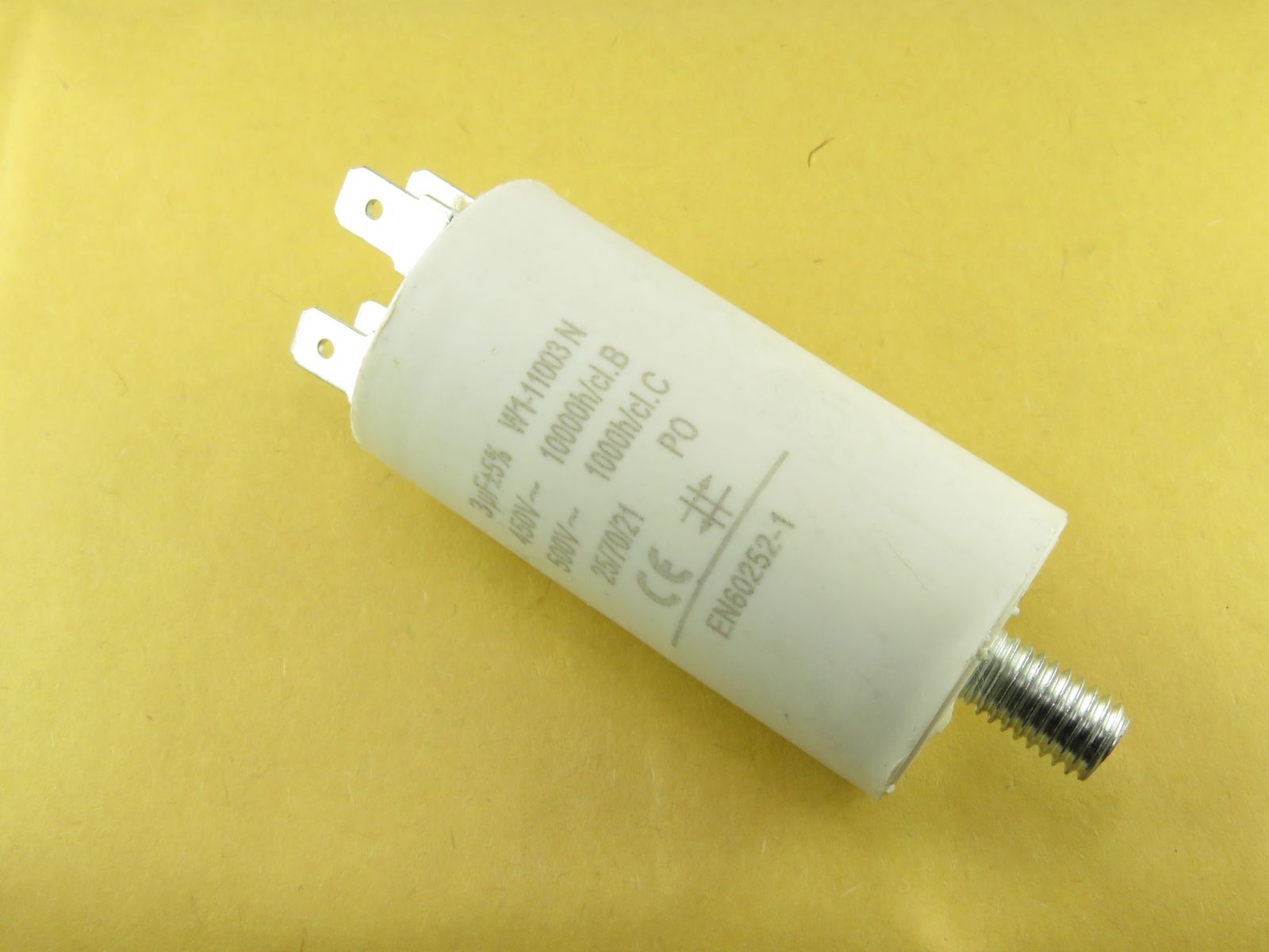 Condensateur démarrage moteur 3uF 450v MOTCAP3UF450V