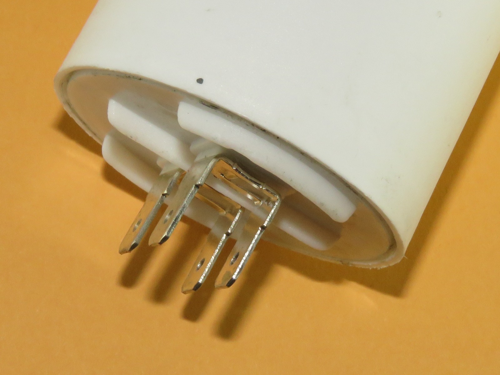 Condensateur démarrage moteur 40uF 450v MOTCAP40UF450V (image 2/3)