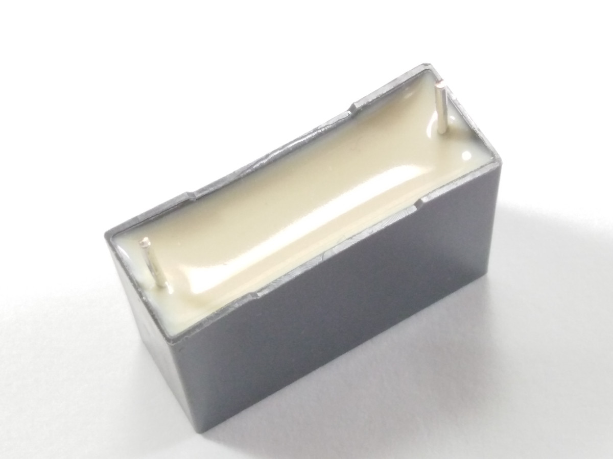 Condensateur 1uF 275V R46KN410000N2M (image 2/2)