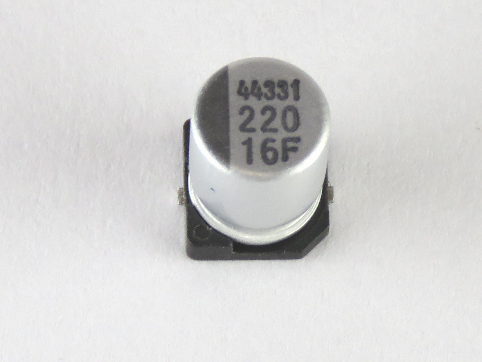 Condensateur chimique CMS 220uF 16V RC1C227M6L07KVR