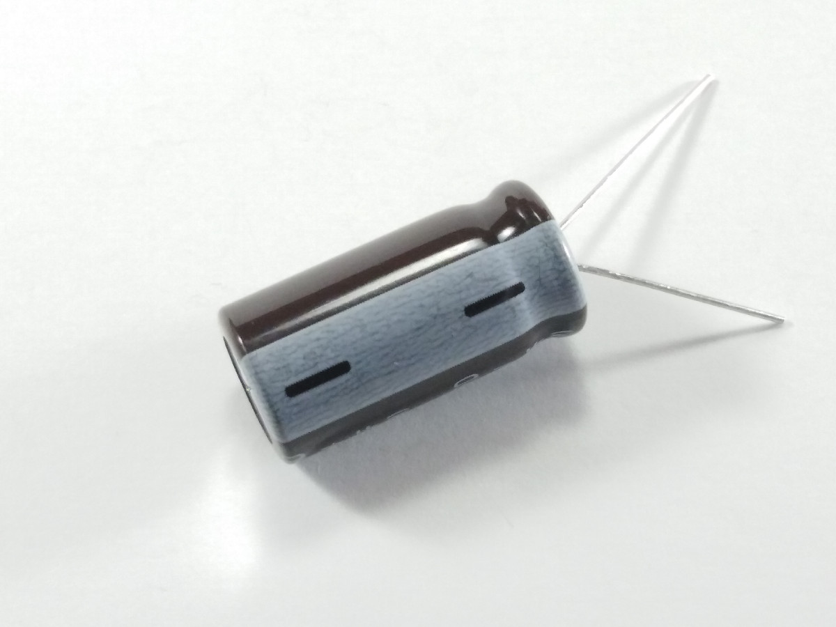 Condensateur chimique 3300uF 16V RD1C338M12025BB (image 2/2)