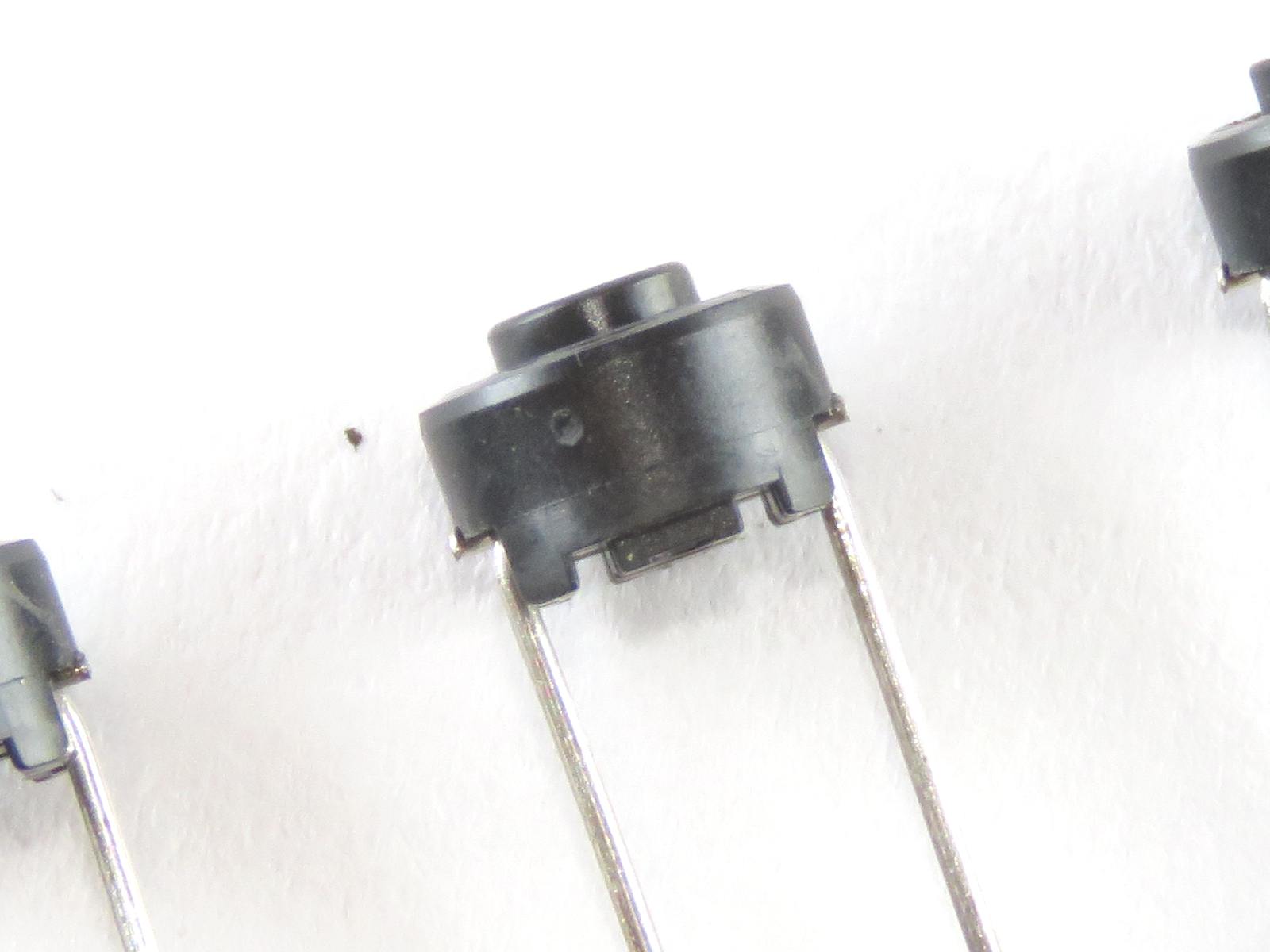 Bouton-poussoir miniature SW1006R2-008 (image 2/2)