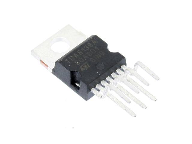 Circuit régulateur de tension positive TDA8138A
