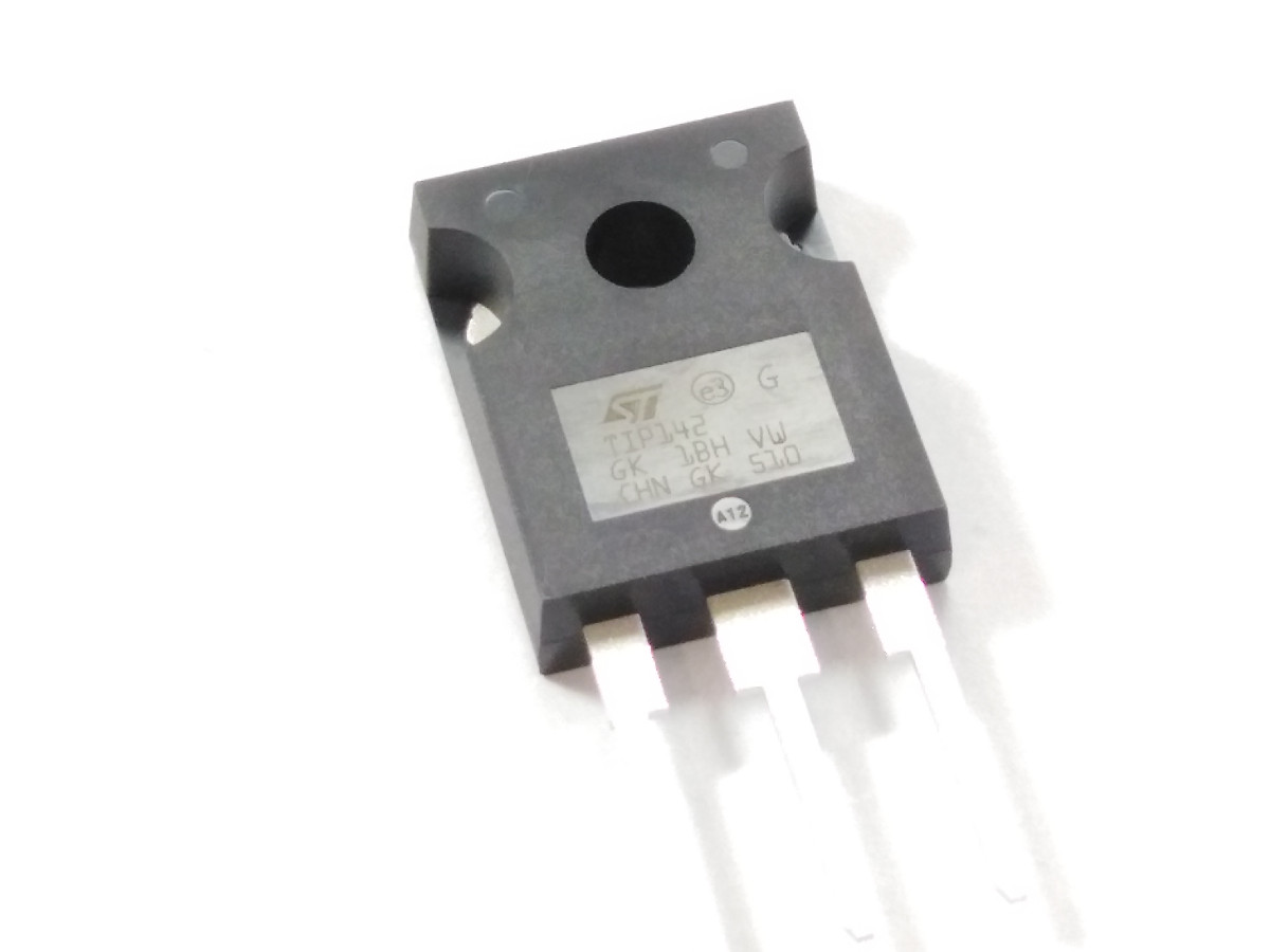 Transistor TIP142
