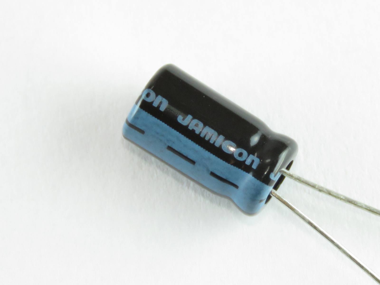 Condensateur chimique 47uF 50V TKR470M1HE11M (image 3/3)